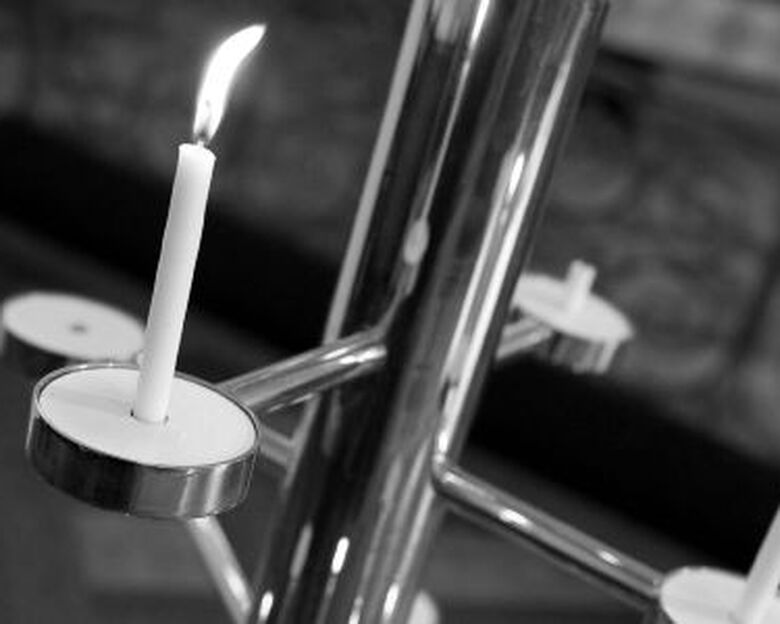 Close-up billede af lystændingstræet i Holstebro Kirke