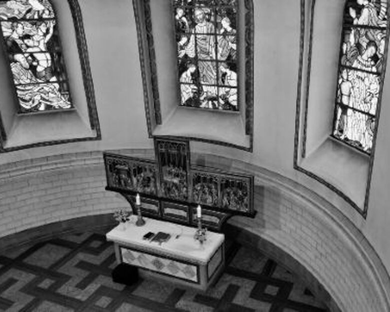 Alteret i Holstebro Kirke set oppefra